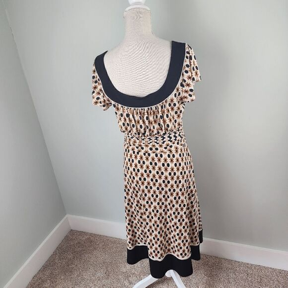 SANDRA  DARREN WOMEN'S DRESS WITH CAPPED SLEEVES RUCHED WAIST GEO DESIGN SIZE 10 - Picture 3 of 8